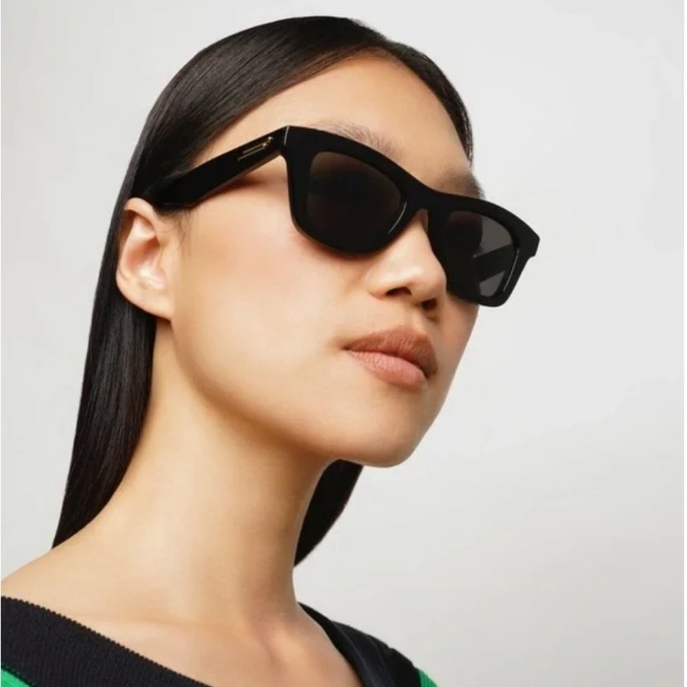 Like New Bottega Veneta Classic Ribbon Square Black Sunglasses w/Box